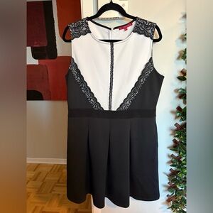 San Francisco Elegant Black and White Dress size XL